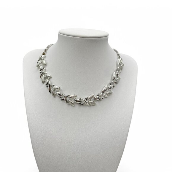 Vintage CORO Silver Tone Link Necklace Shiny Matte Collectible Designer Jewelry - Picture 5 of 9
